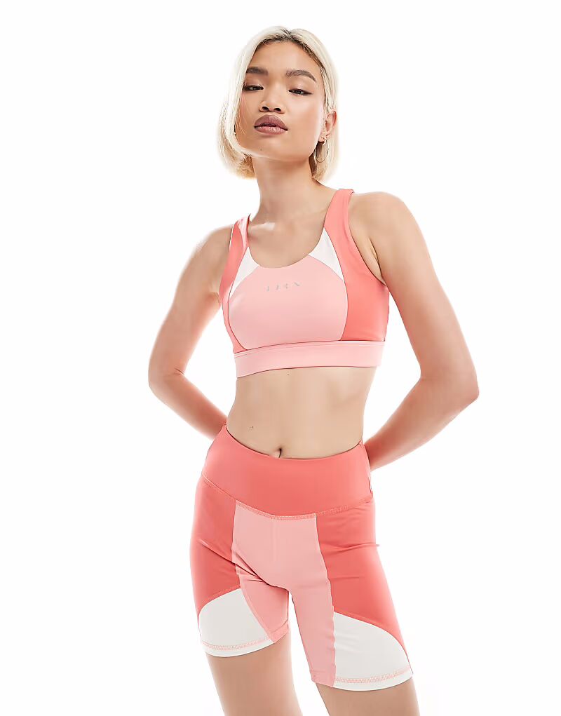 

Born Living Yoga - Darana - бюстгальтер с высокой поддержкой в ​​цветах Sunset Coral, Strawberry Ice и White