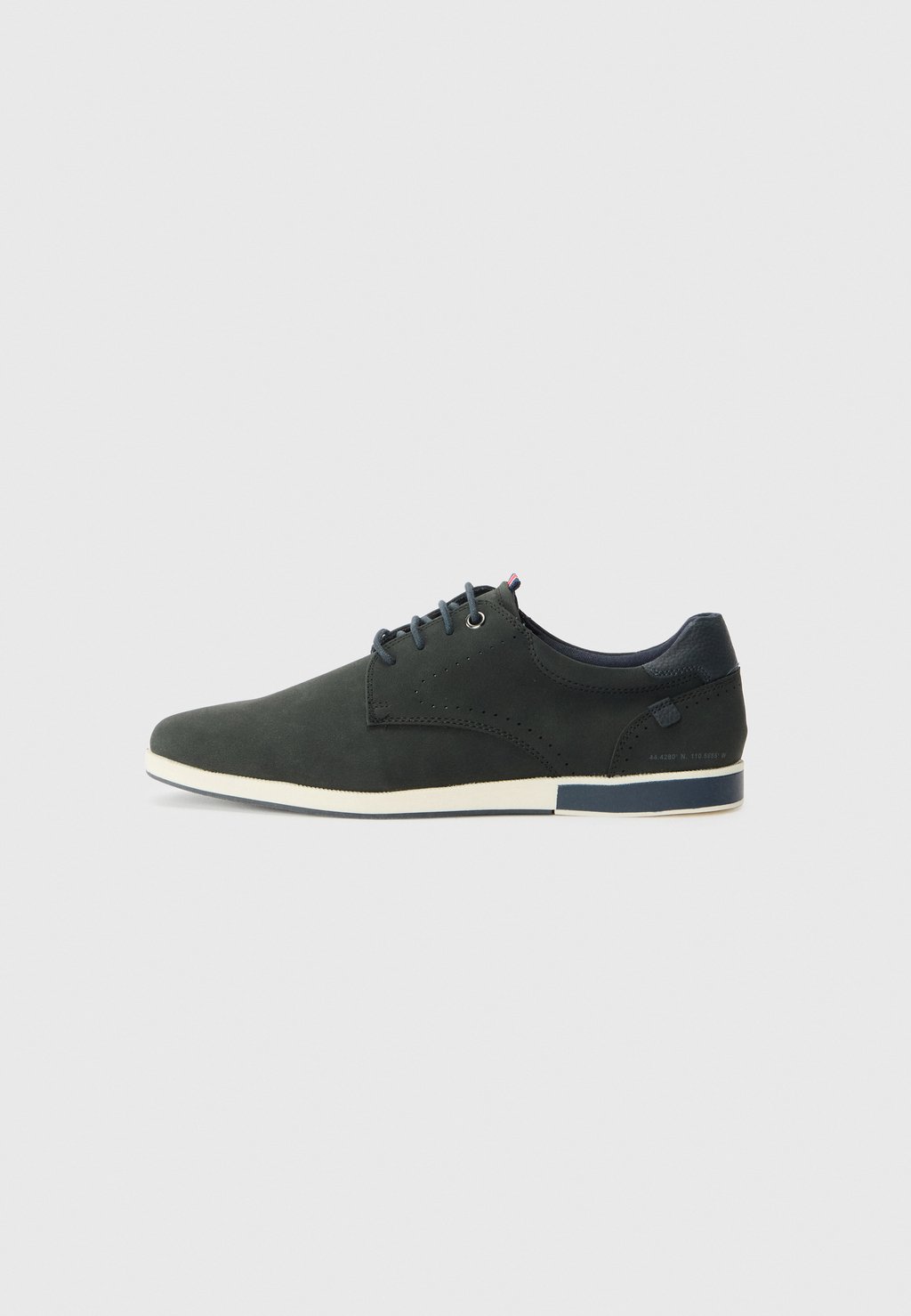 

Повседневные туфли на шнуровке Pier One by Zalando, черный