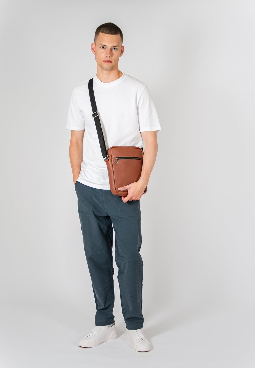

Сумка через плечо ZIP MESSENGER Still Nordic, цвет Brandy