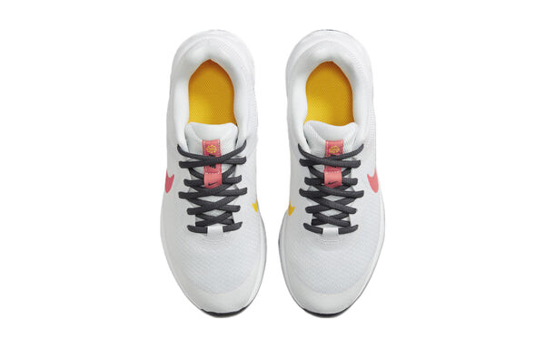 Кроссовки (GS) Nike Revolution 6 Road Running Shoes 'White Gridiron Orange Sea Coral', белый — фото 4