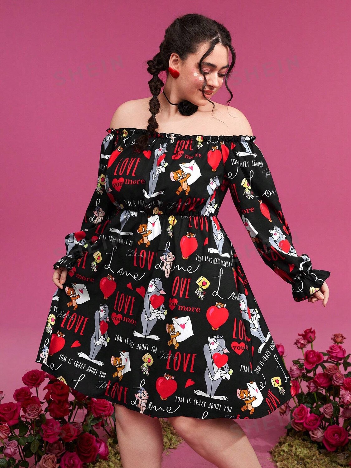 

Платье Shein Plus с открытыми плечами и мультяшным рисунком, черный