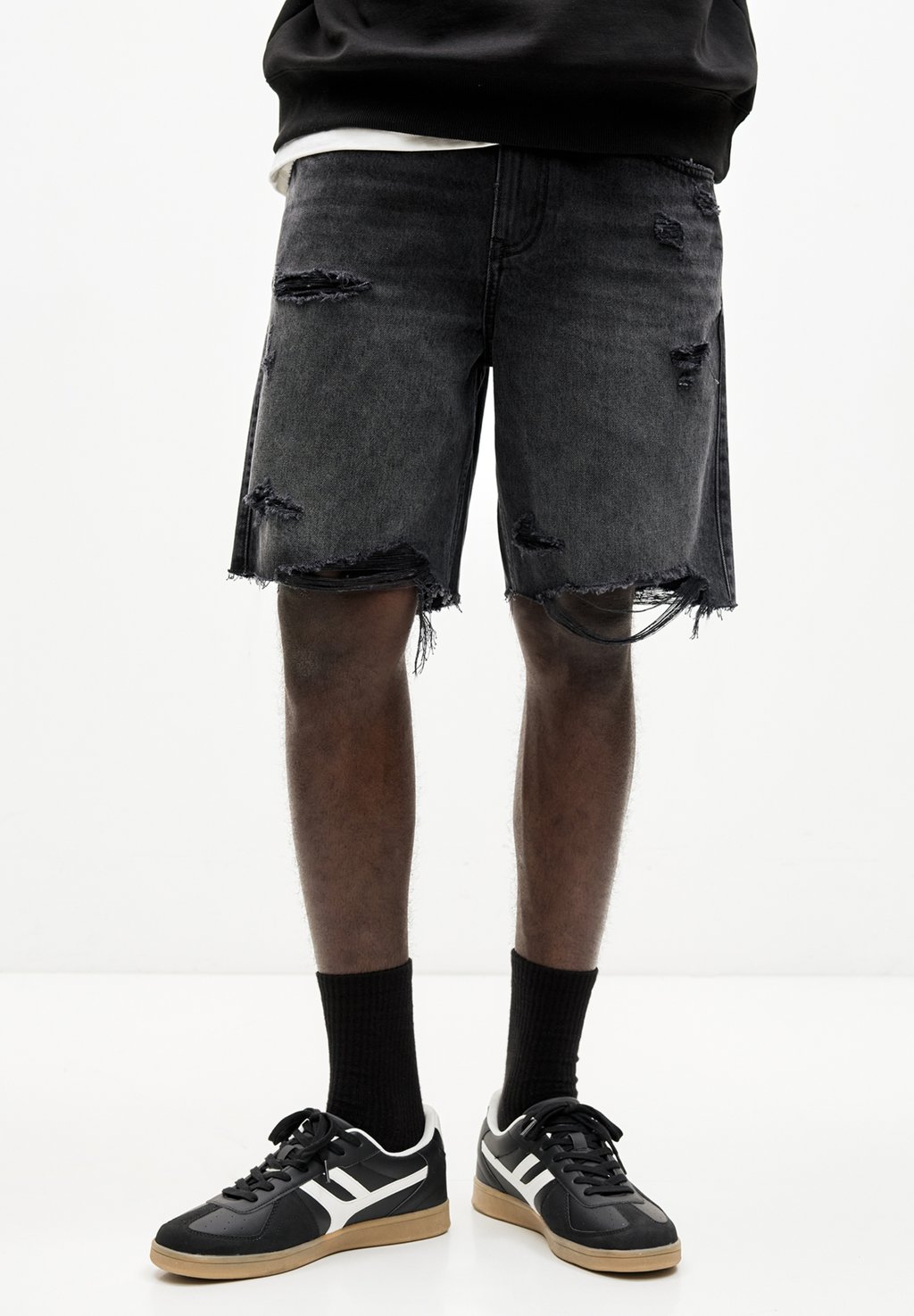 

Джинсовые шорты BERMUDA PULL&BEAR, черный