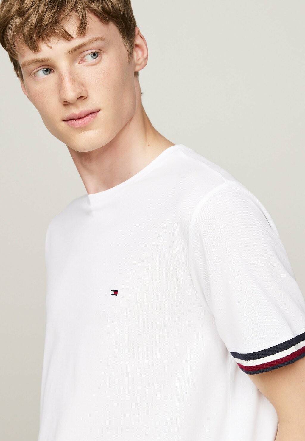 

Футболка с принтом GLOBAL STRIPE CUFF Tommy Hilfiger, белый