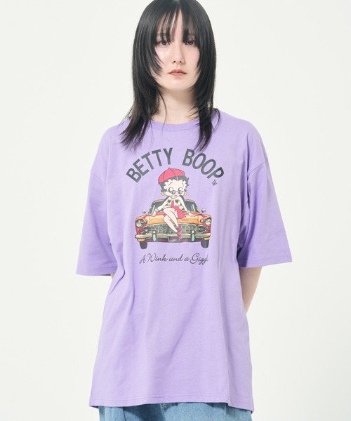 

Футболка классического кроя с принтом BETTY Classic Car, бренд BETTY BOOP, фиолетовый