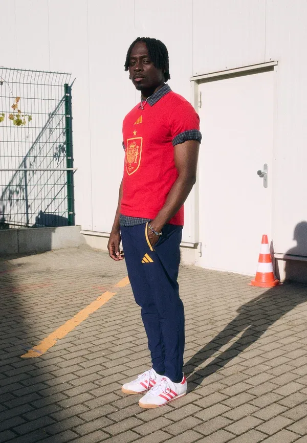 Футболка Spain tiro travel national team wear Adidas Performance, темно-синяя — фото 2