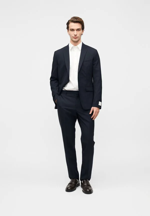 Классический итальянский классический пиджак. Calvin Klein, Dark Sapphire — фото 2