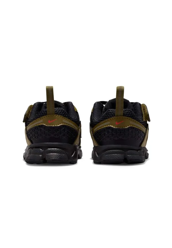 Скейтбордистские кроссовки vomero 5 bt Nike Sportswear, Black Olive Flak Quantum Moss Picante Red — фото 4