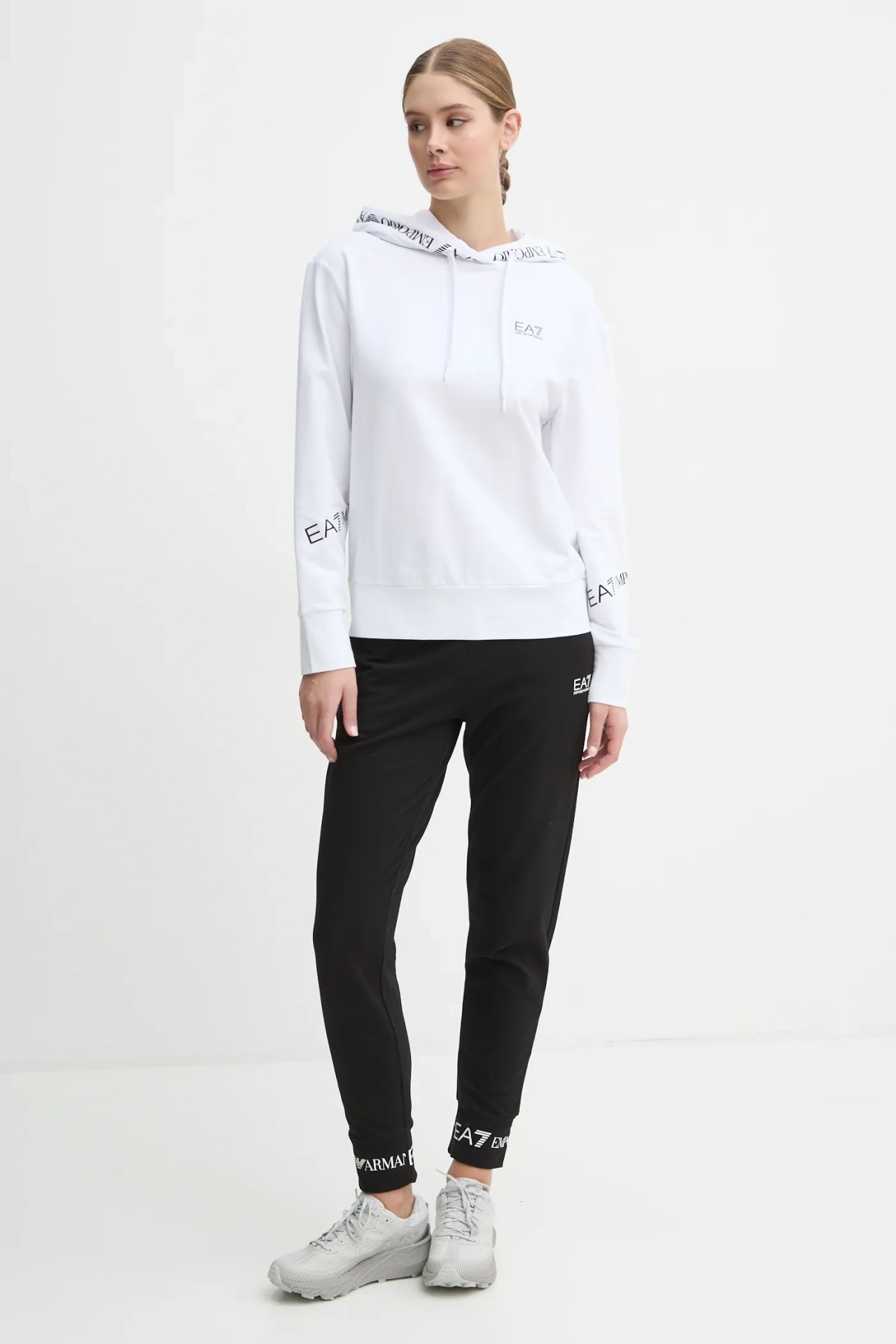 

Спортивный костюм EA7 Emporio Armani, белый