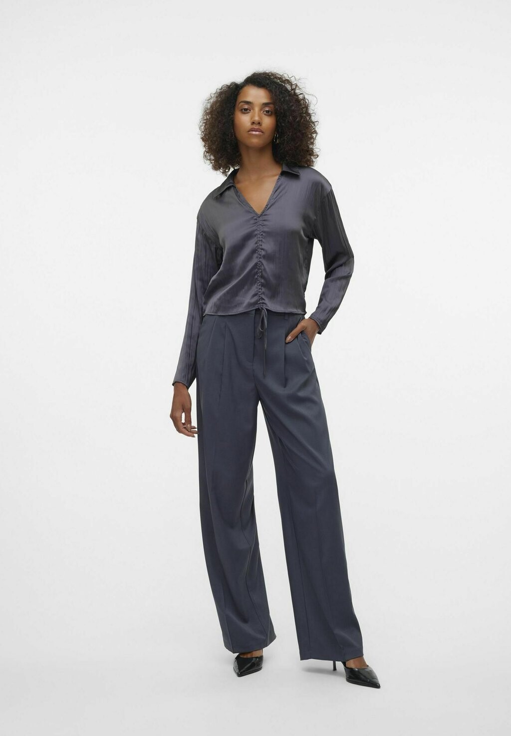 

Брюки MIT VMRITA MITTLERE TAILLE Vero Moda, темно-серый
