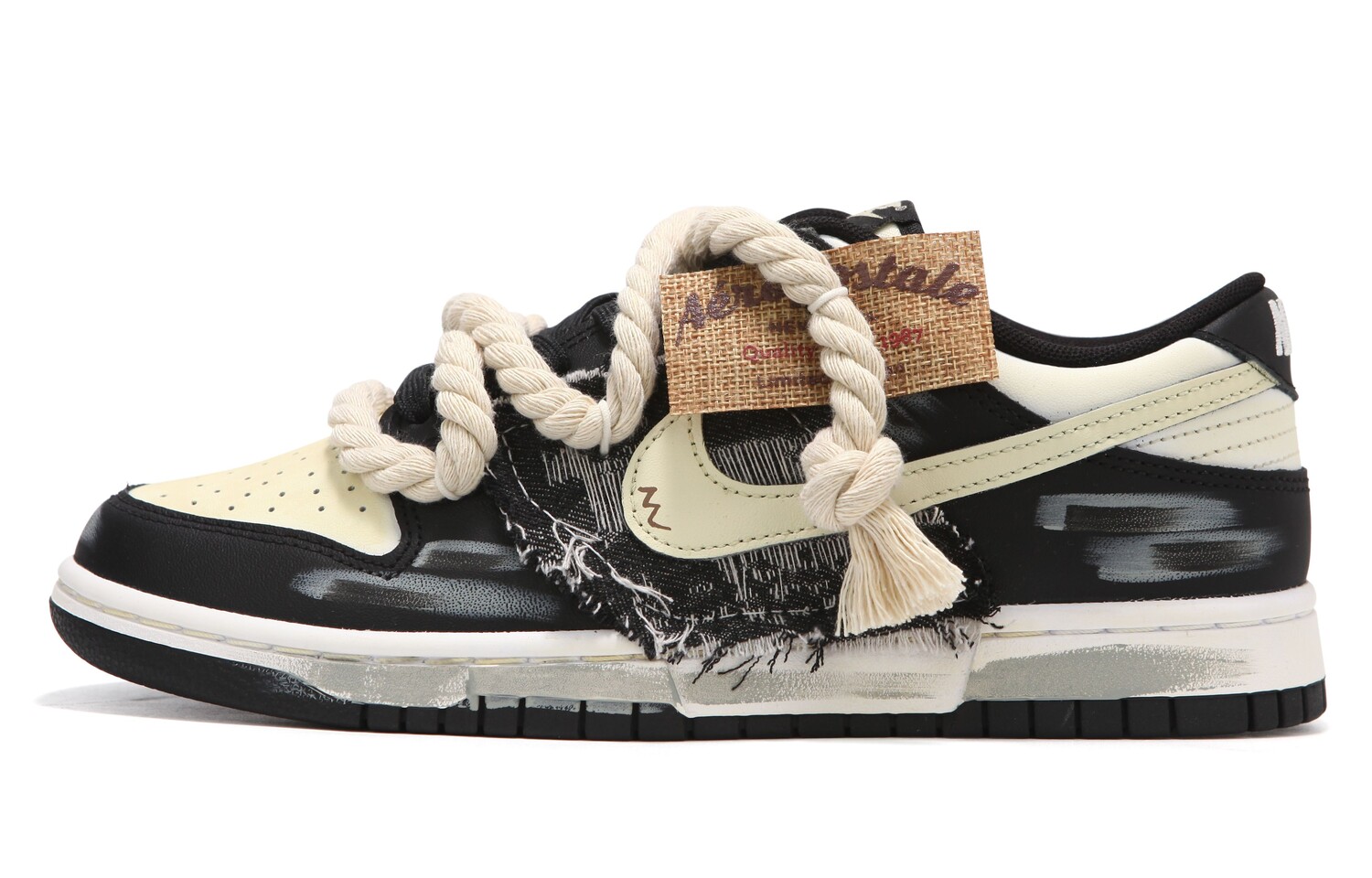 Кроссовки Nike Dunk Skateboard Shoes Women's Low-Top Beige/Black