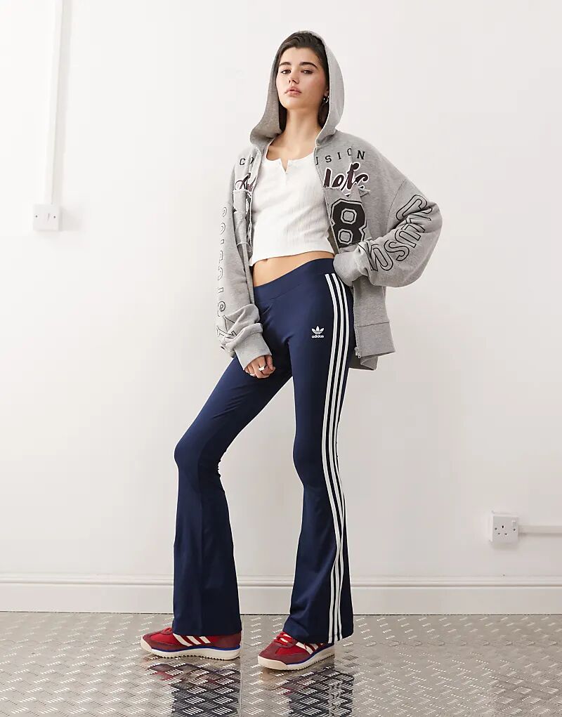 

Расклешенные леггинсы Adicolor темно-синего цвета adidas Originals