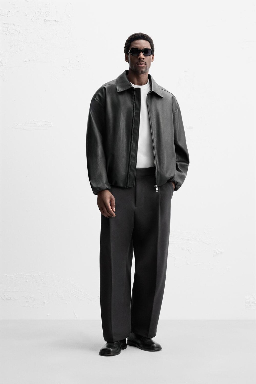 

Куртка с эффектом кожи ZARA, черный