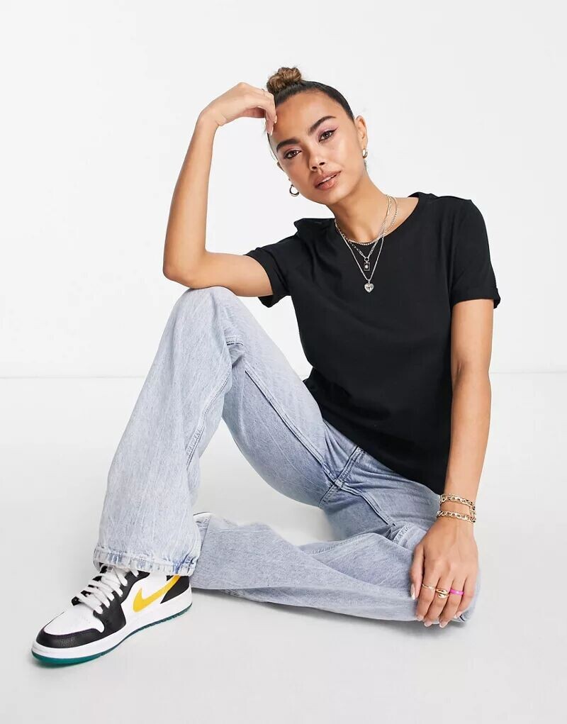 

Черная футболка Vero Moda