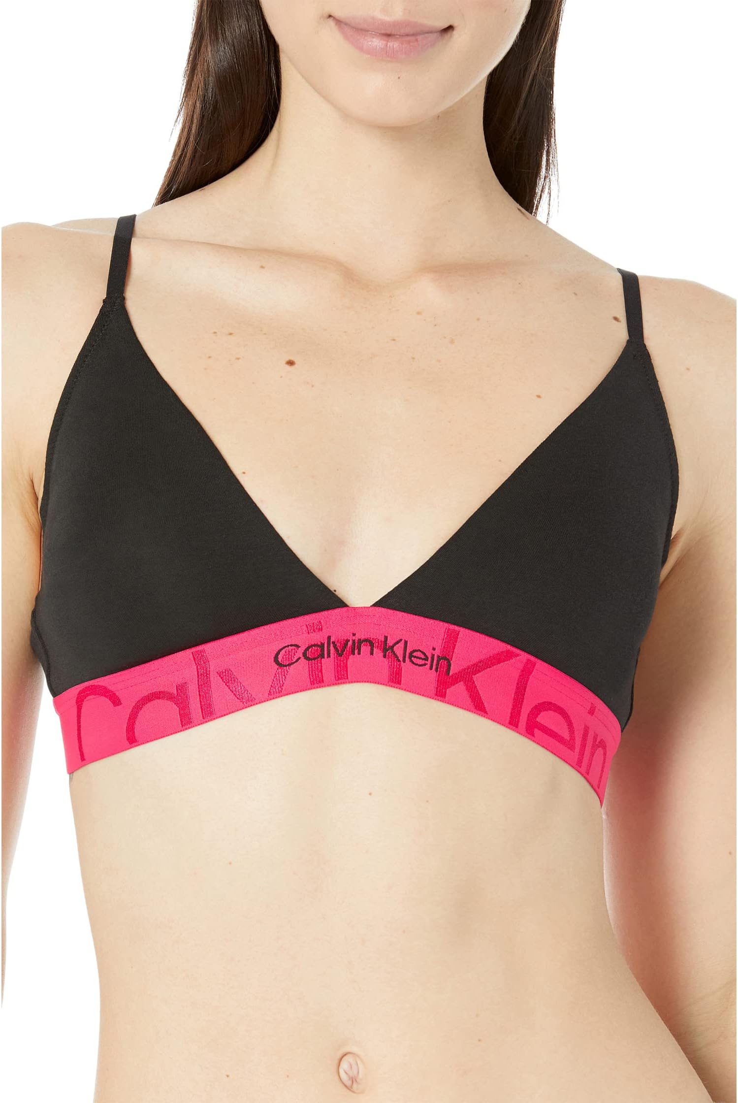 

Бюстгальтер Calvin Klein Underwear Embossed Icon Cotton Light Lined Triangle, цвет Black w/ Pink Splendor Waistband