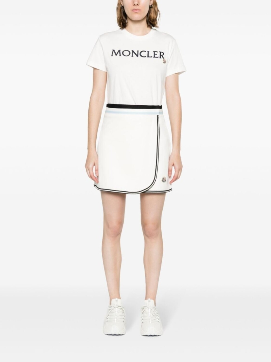 

Moncler мини-юбка с запахом и нашивкой-логотипом, белый
