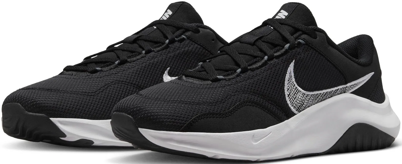 

Кроссовки Nike "LEGEND ESSENTIAL 3", белый