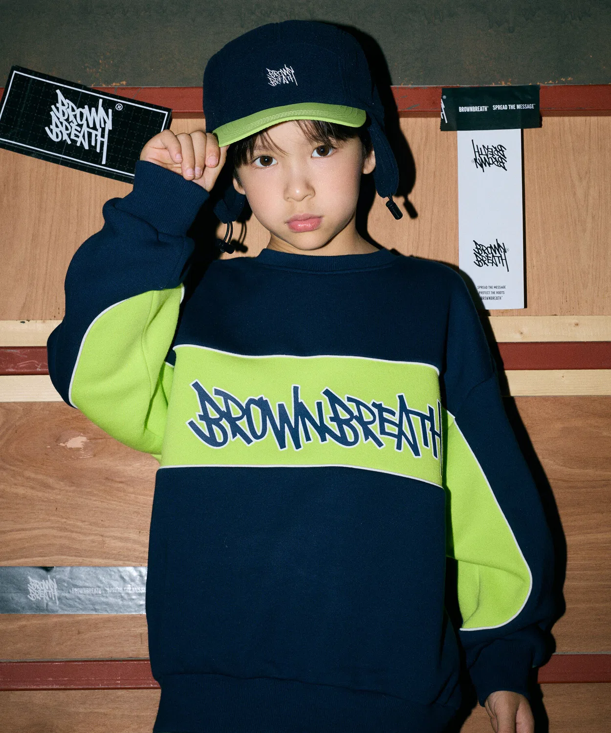 Детский флисовый свитшот с цветными блоками, тёмно-синий, от Brownbreath Kids
