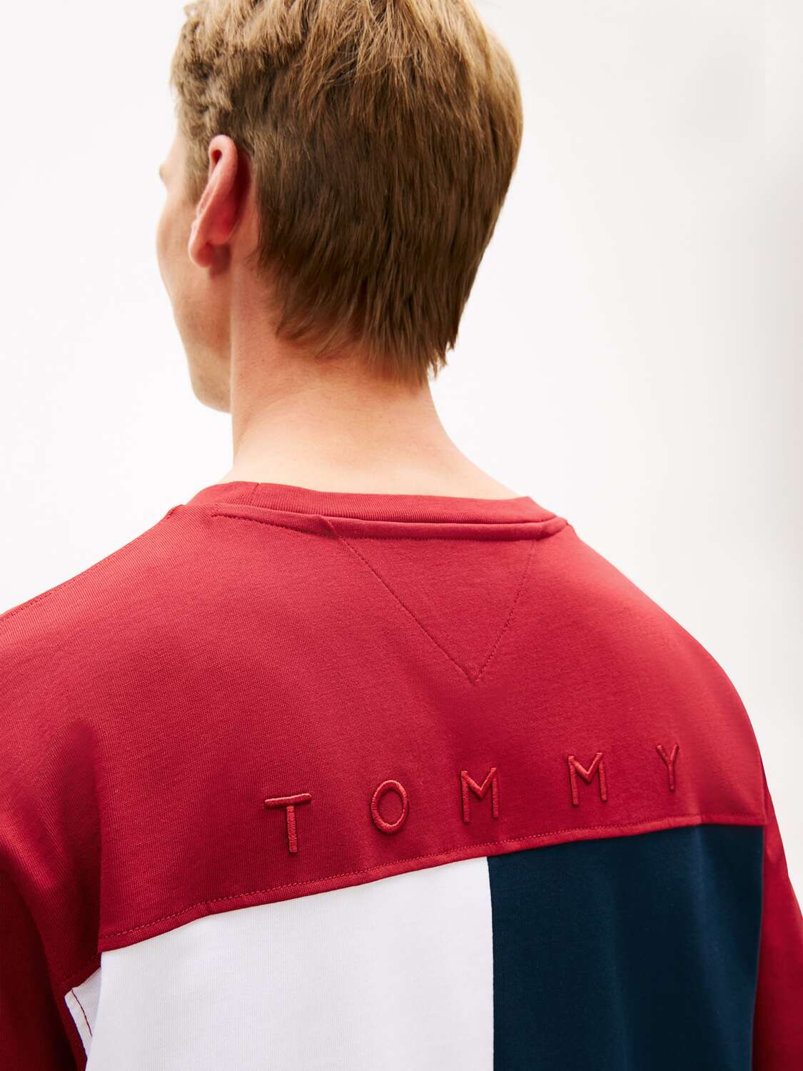 TOMMY HILFIGER Футболка в вишневом красном — фото 2