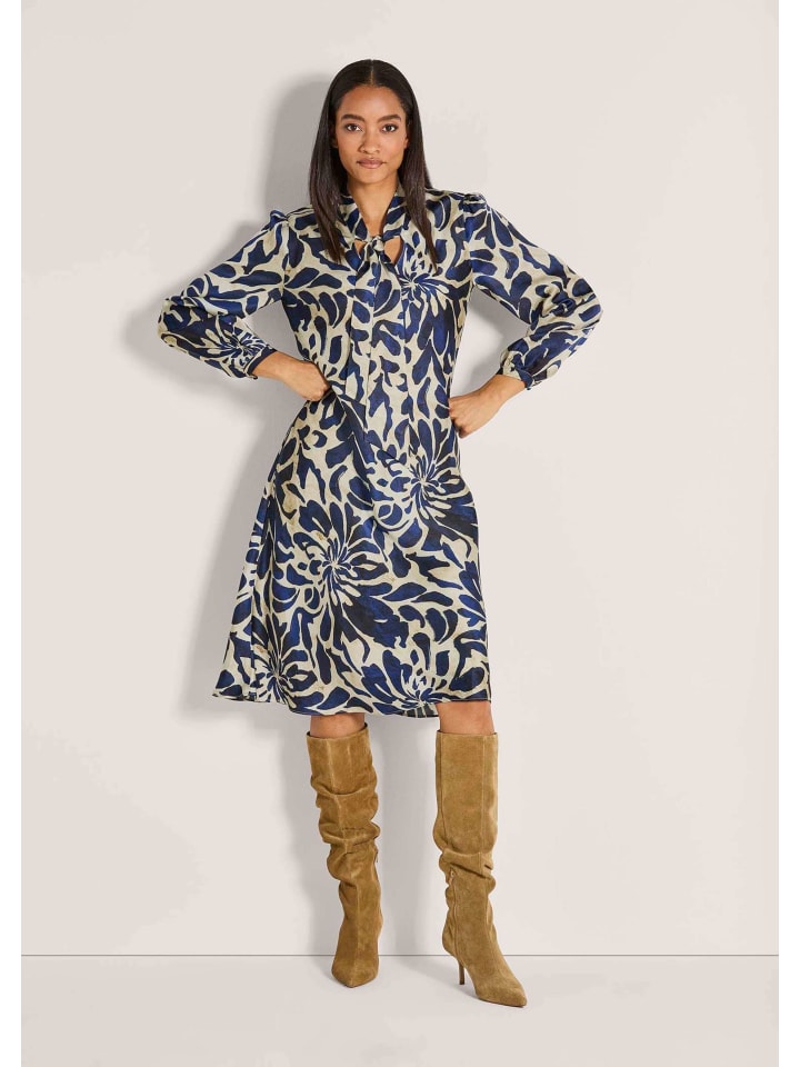 

MADELEINE Элегантное вискозное платье с цветочным узором темно-синего/берберского цвета