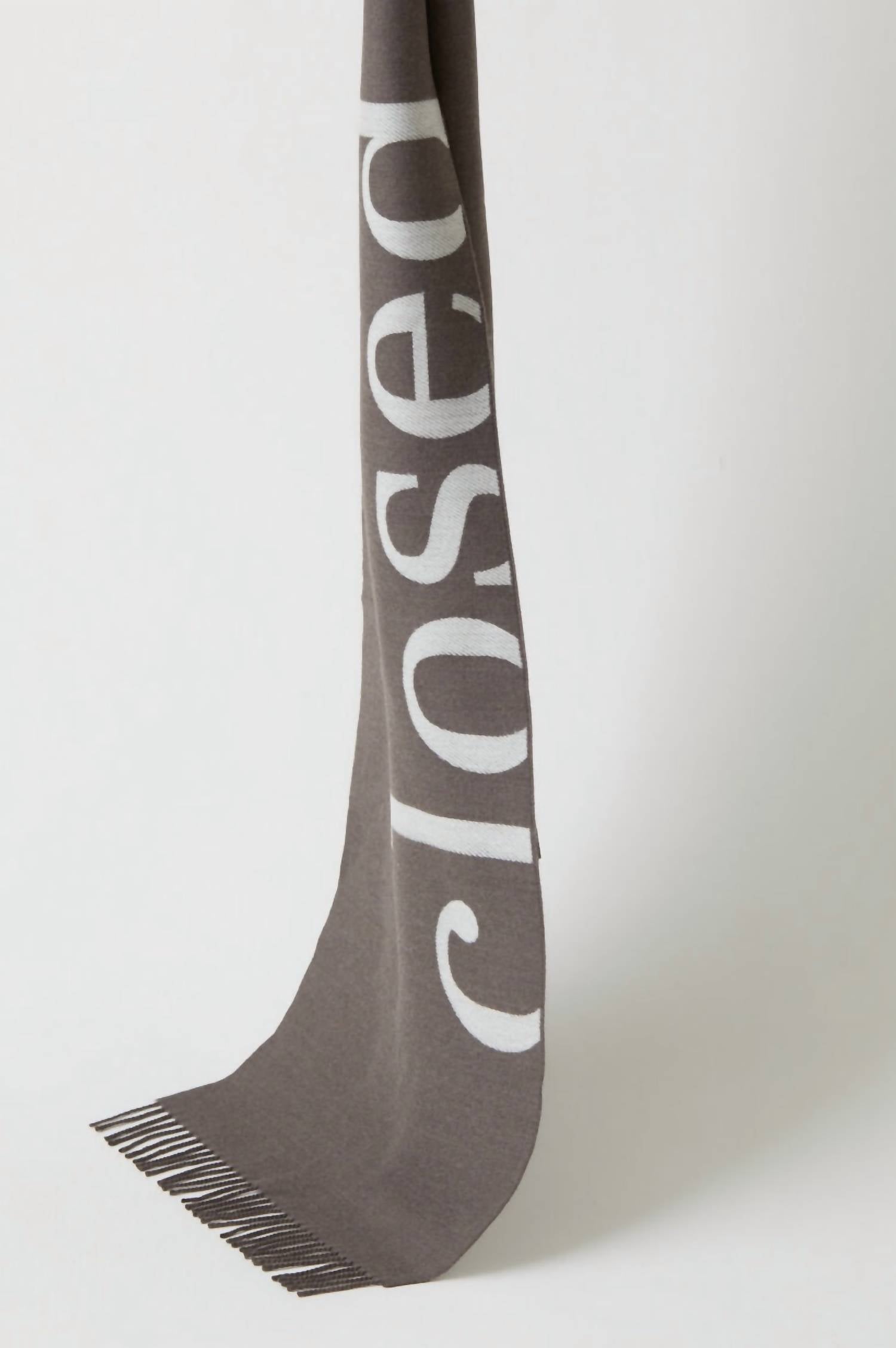 

CLOSED Шарф из чистой натуральной шерсти цвета «Золотое дерево»