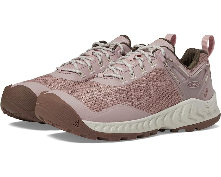 

Походные ботинки KEEN Nxis Evo WP, цвет Fawn/Peach Whip