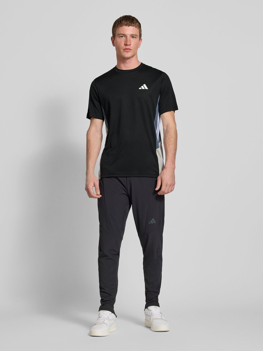 

Футболка с этикеткой Adidas Training, черный
