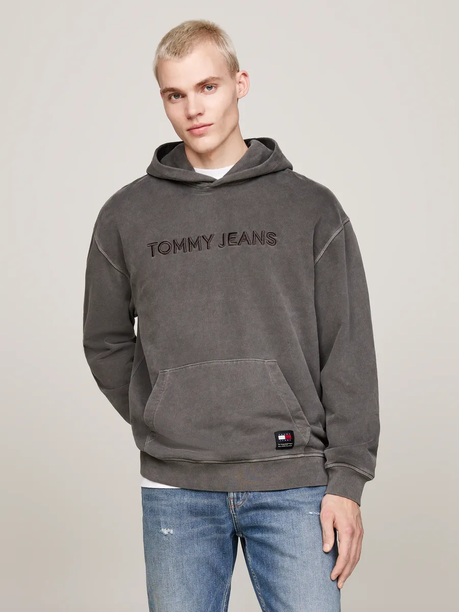 

Толстовка Tommy Jeans "TJM RLX L CLASSIC HOODIE", стираного вида, черный