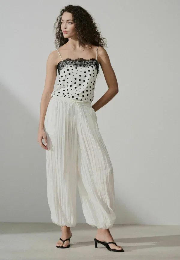 Брюки Petite fit crushed balloon leg trousers Next, цвет экрю