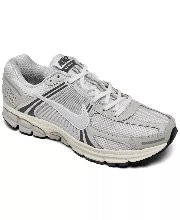 

Мужские повседневные кроссовки Zoom Vomero 5 от Finish Line Nike, серый