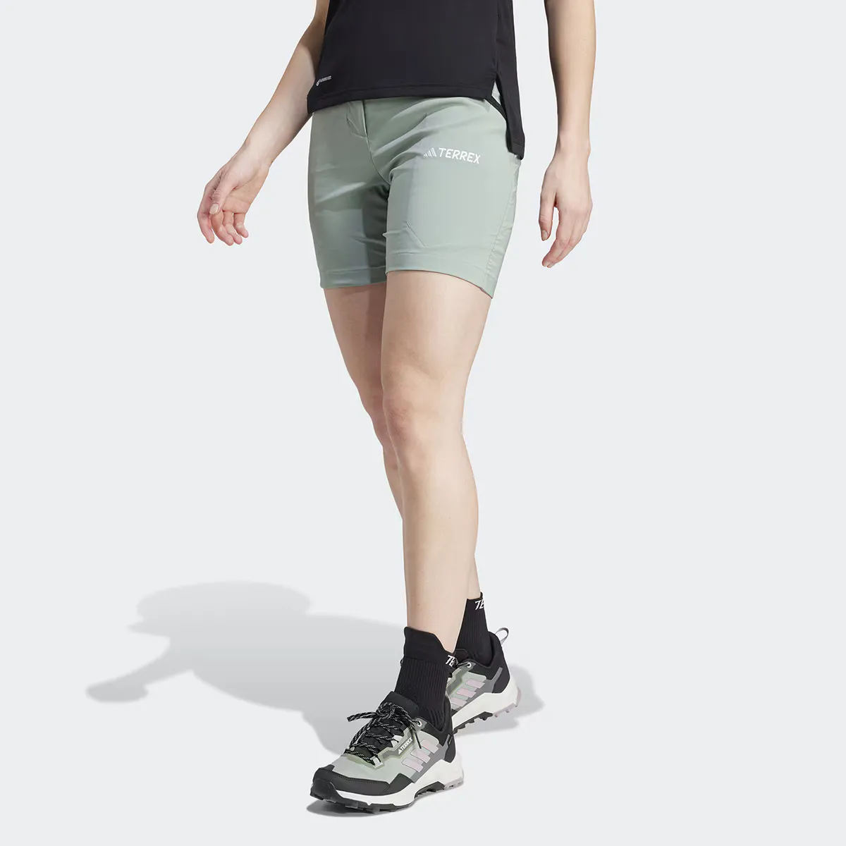 

Женские шорты Adidas Terrex Xperior, зеленый