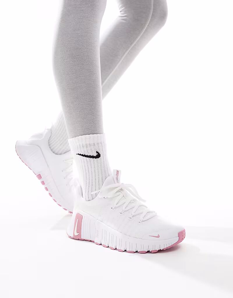 Кроссовки Nike Training Free Metcon 6 белого и розового цветов