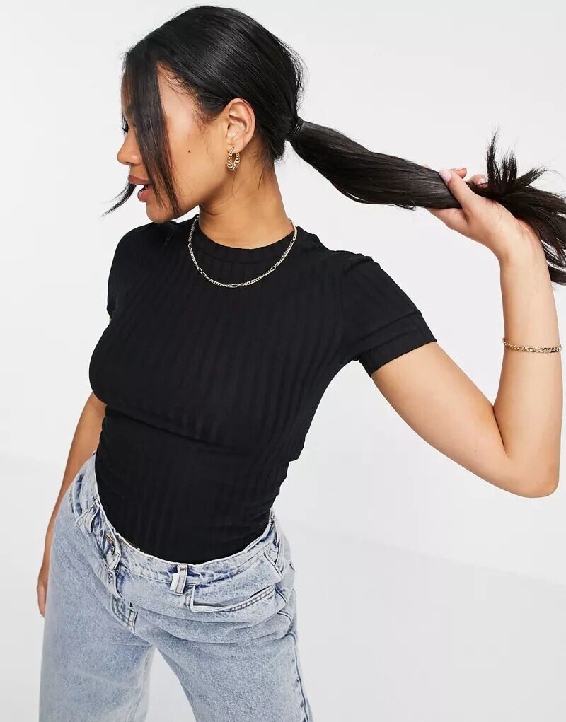 

Черная узкая футболка в рубчик ASOS
