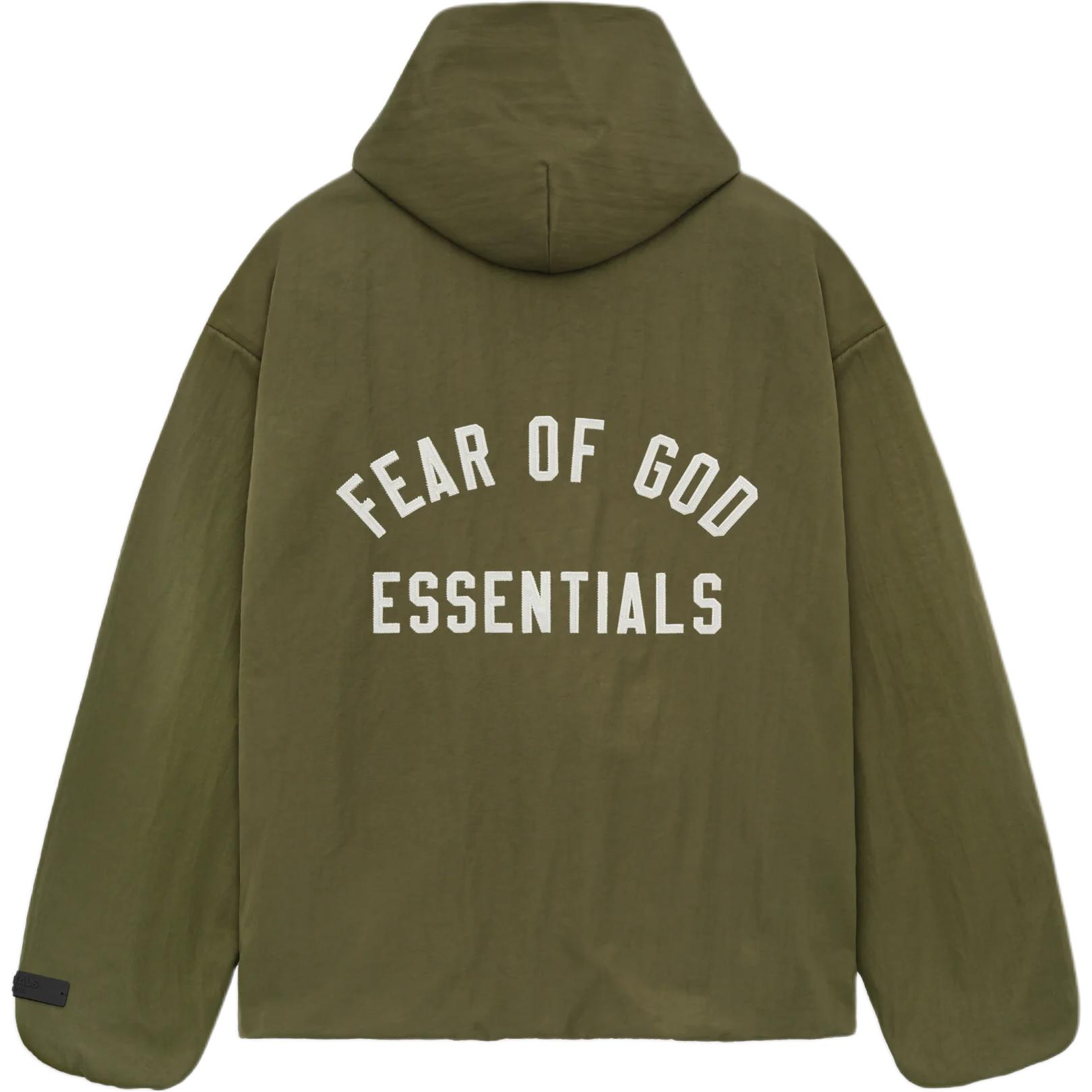 

Fear Of God Essentials Текстурированная нейлоновая куртка с капюшоном, Evergreen Green/MILITARY