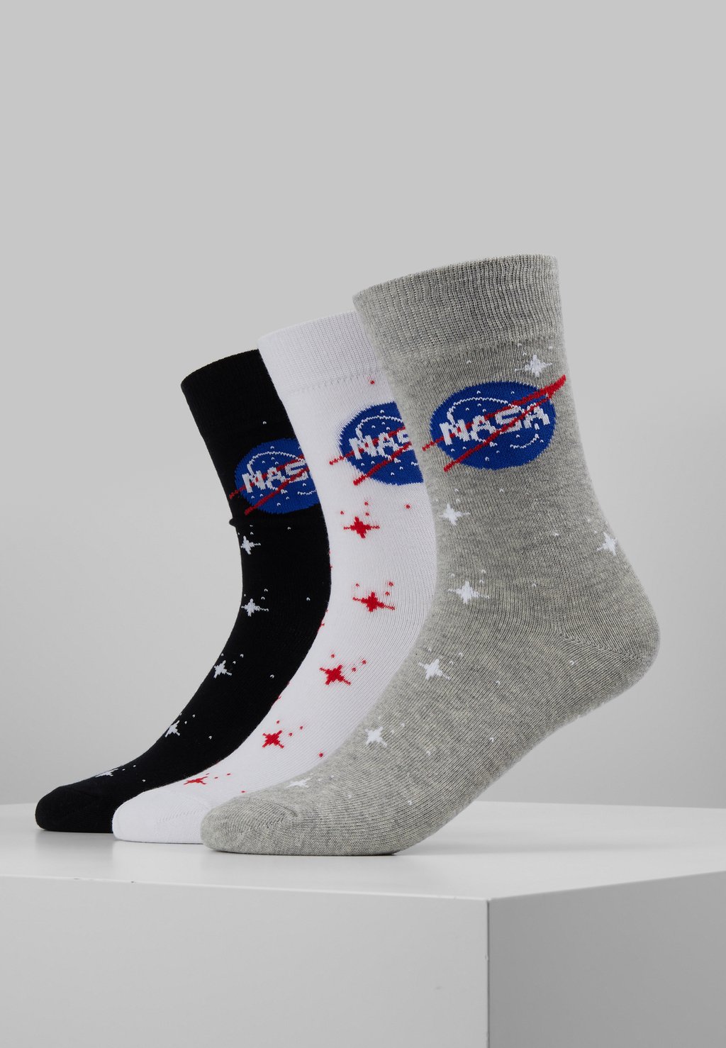 

Носки NASA INSIGNIA SOCKS 3 PACK Mister Tee, черный/серый/белый