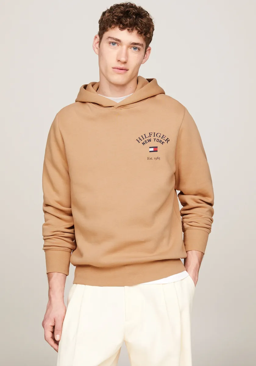 

Толстовка Tommy Hilfiger "ARCHED VARSITY HOODY", вдохновленная 1985 годом, хаки
