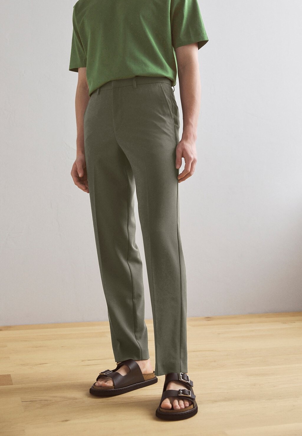 

Костюмные брюки RELAXED FIT FORMAL PANTS Lindbergh, цвет wood green