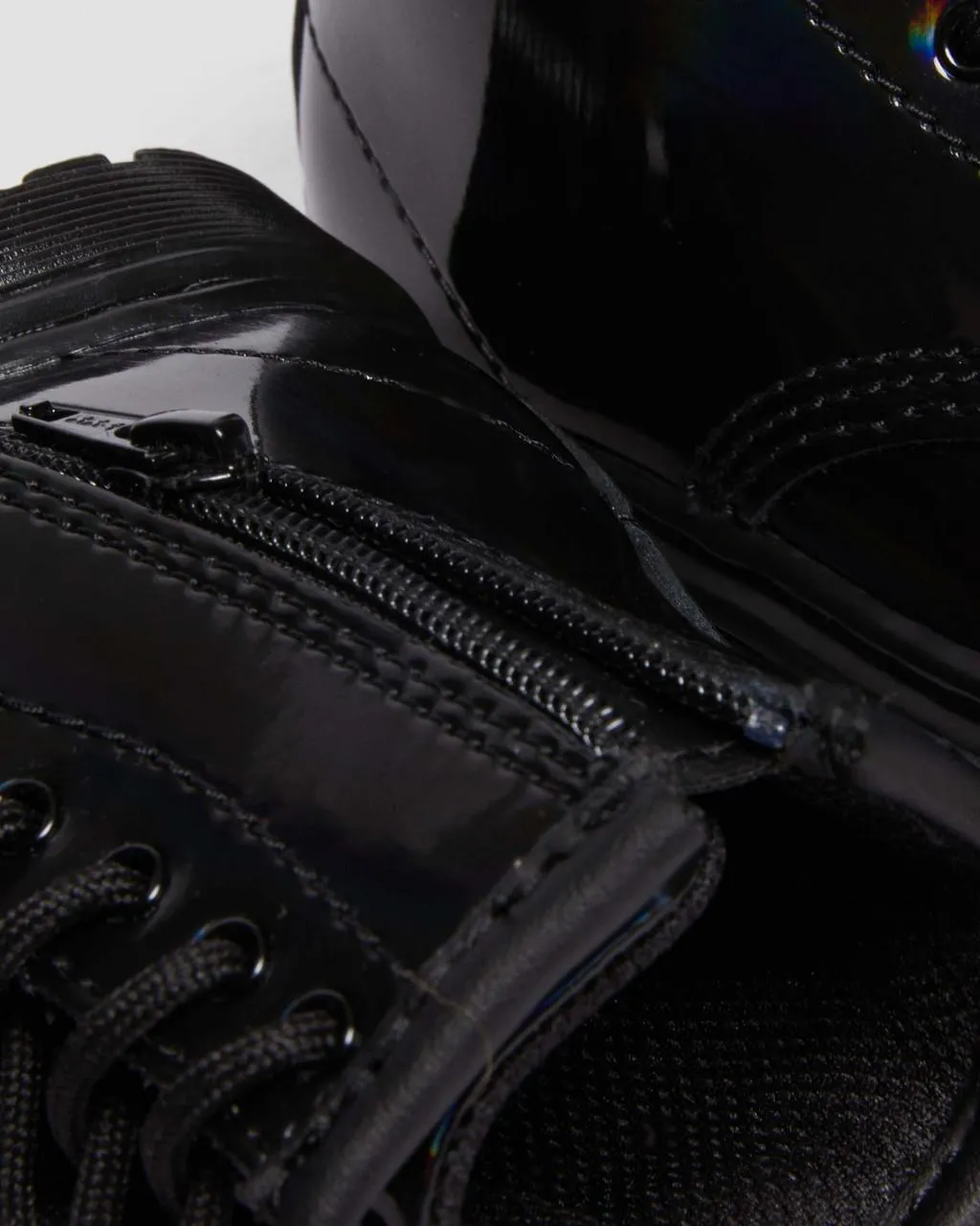 Dr. Martens Toddler 1460 Rainbow Лакированные ботинки на шнуровке, цвет Black — Rainbow Patent — фото 3