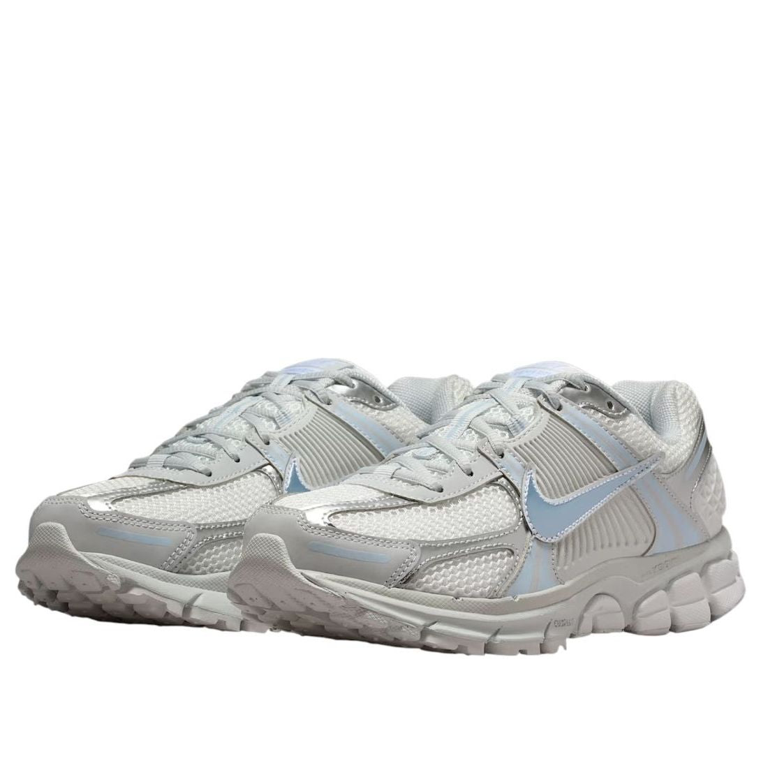 Кроссовки (WMNS) Nike Zoom Vomero 5 'Pure Platinum Celestein Blue' — фото 2