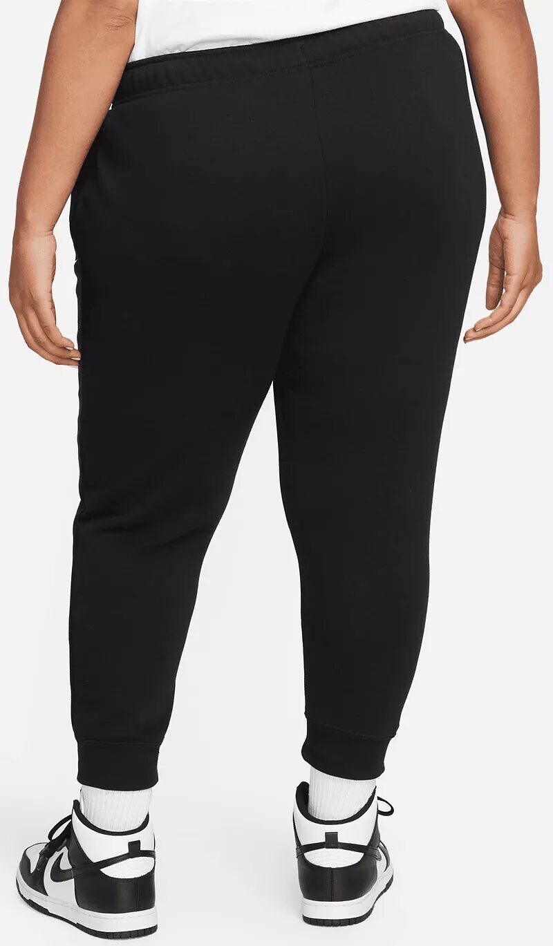 Женские флисовые джоггеры со средней посадкой Nike Sportswear Club (большие размеры), черный — фото 3