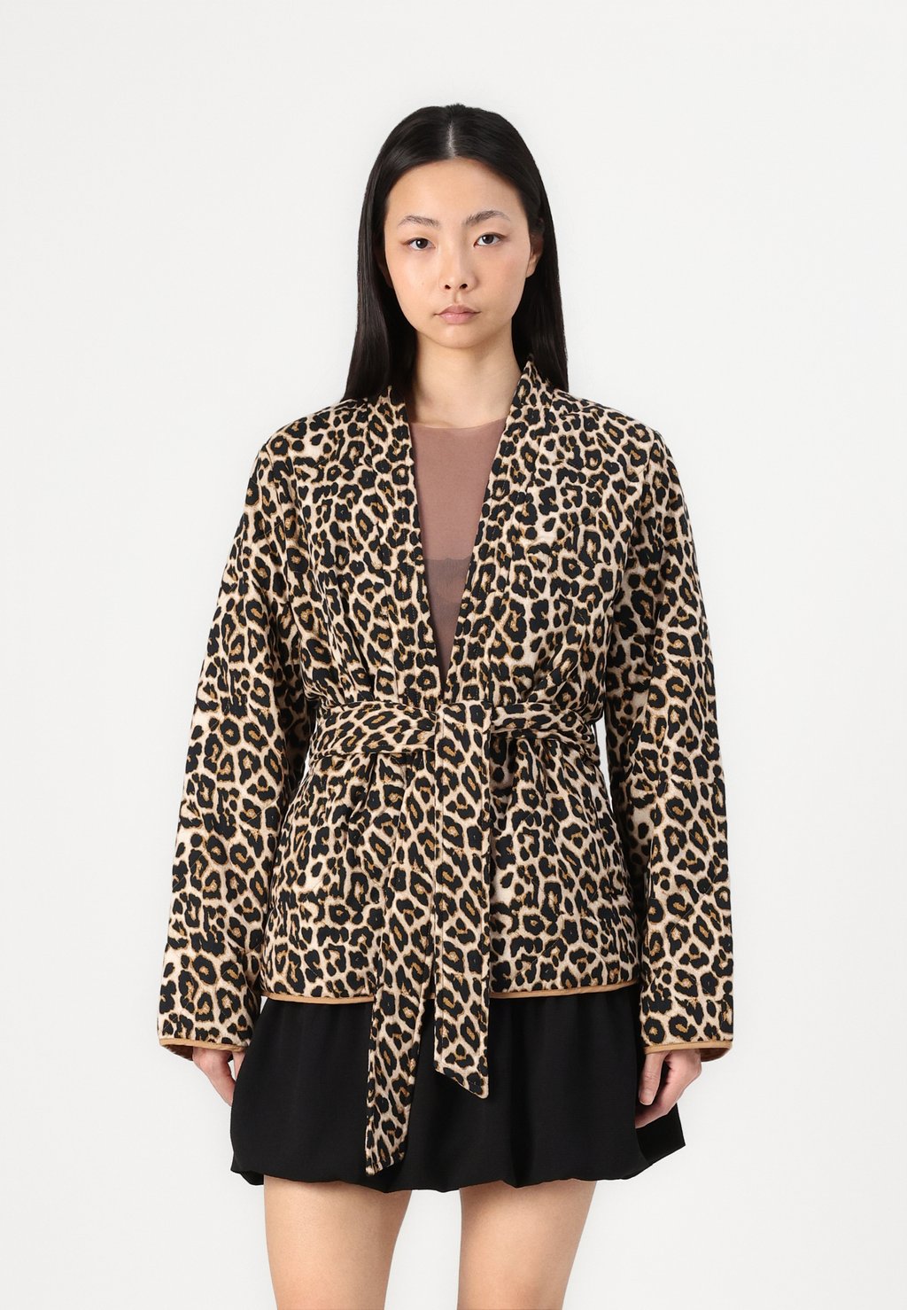 

Легкая куртка ONLELVIRA BELTED JACKET ONLY, серо-коричневый