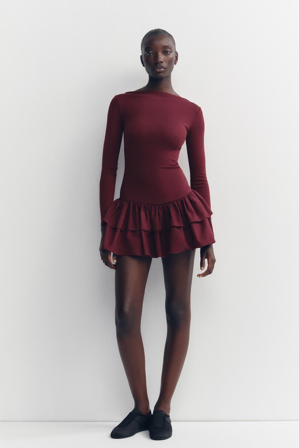 

Короткое платье с воланами ZARA, бордовый