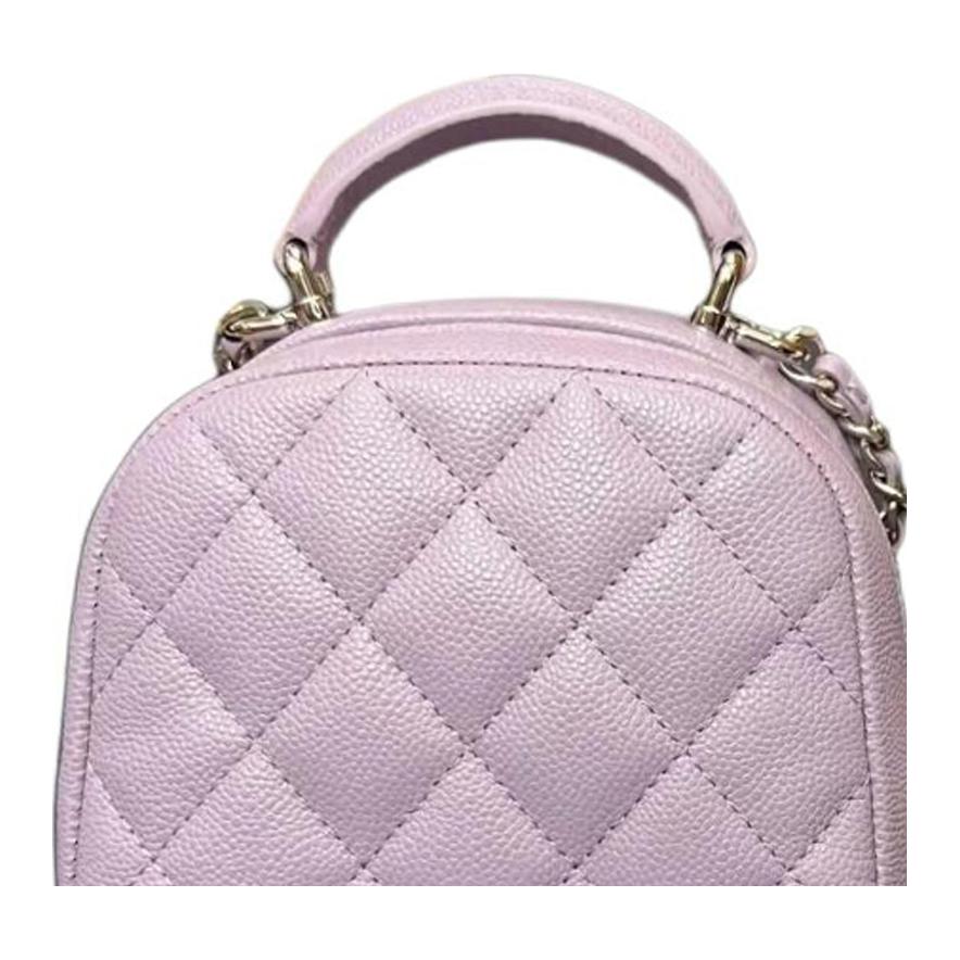 CHANEL Розовый женский мини рюкзак из зернистой телячьей кожи с золотистой металлической фурнитурой — фото 2