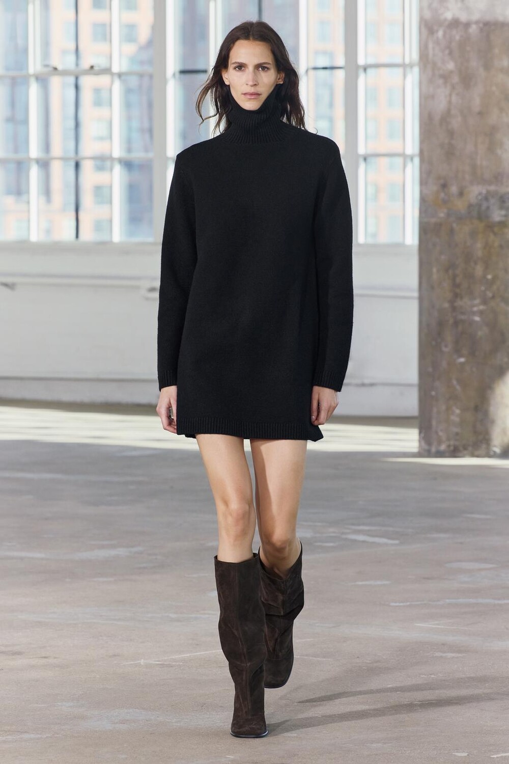 

Короткое платье из однотрикотажного платья ZARA, черный