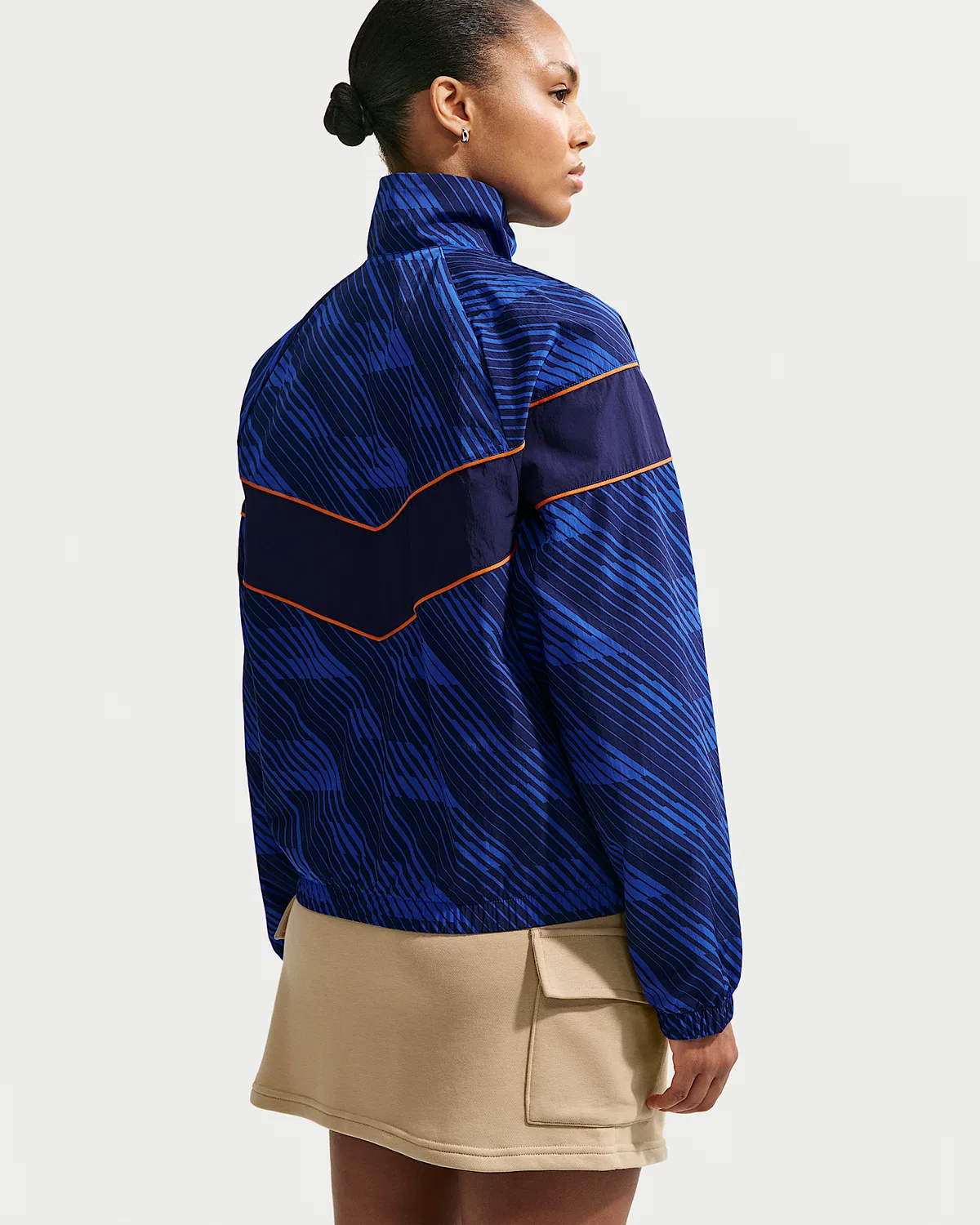 Женская ветровка Nike Soccer UV Woven Jacket FFF Windrunner, Game Royal/Blackened Blue/Monarch/Metallic Copper — фото 2