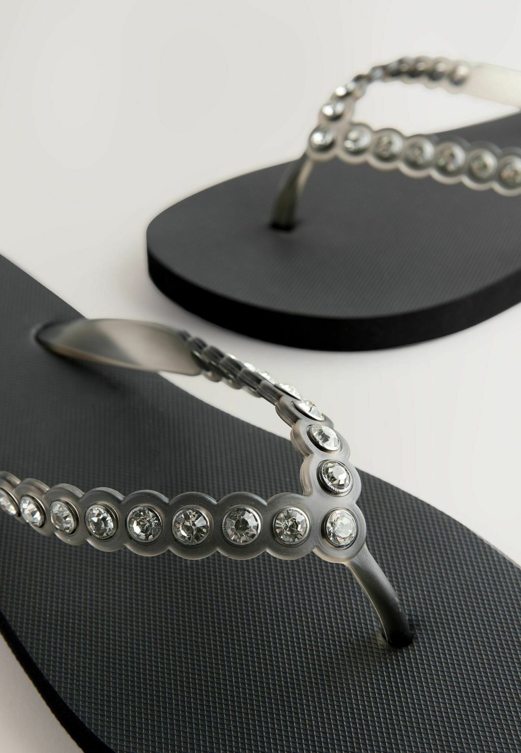 Сандалии с Т-образной застежкой REGULAR FIT - JEWELLED BEACH - Pool slides Next, черный — фото 4
