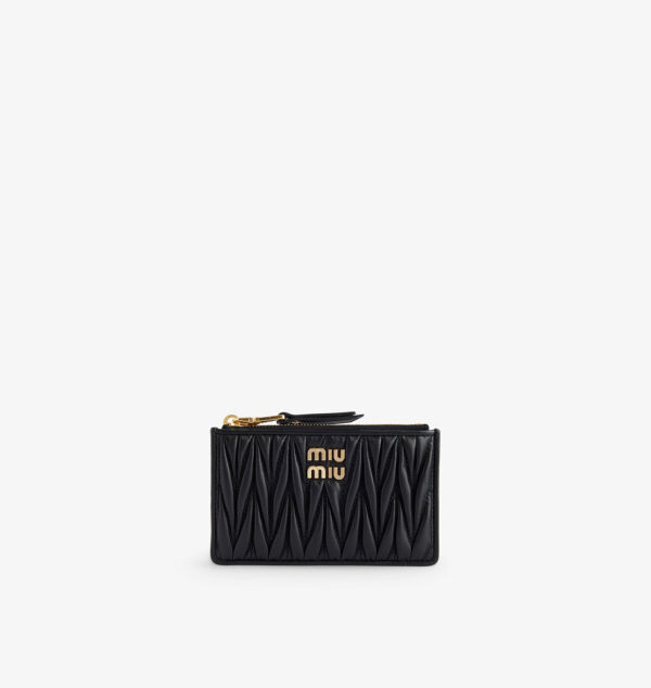 

Кожаный кошелек-конверт Matelassé Miu Miu, цвет nero