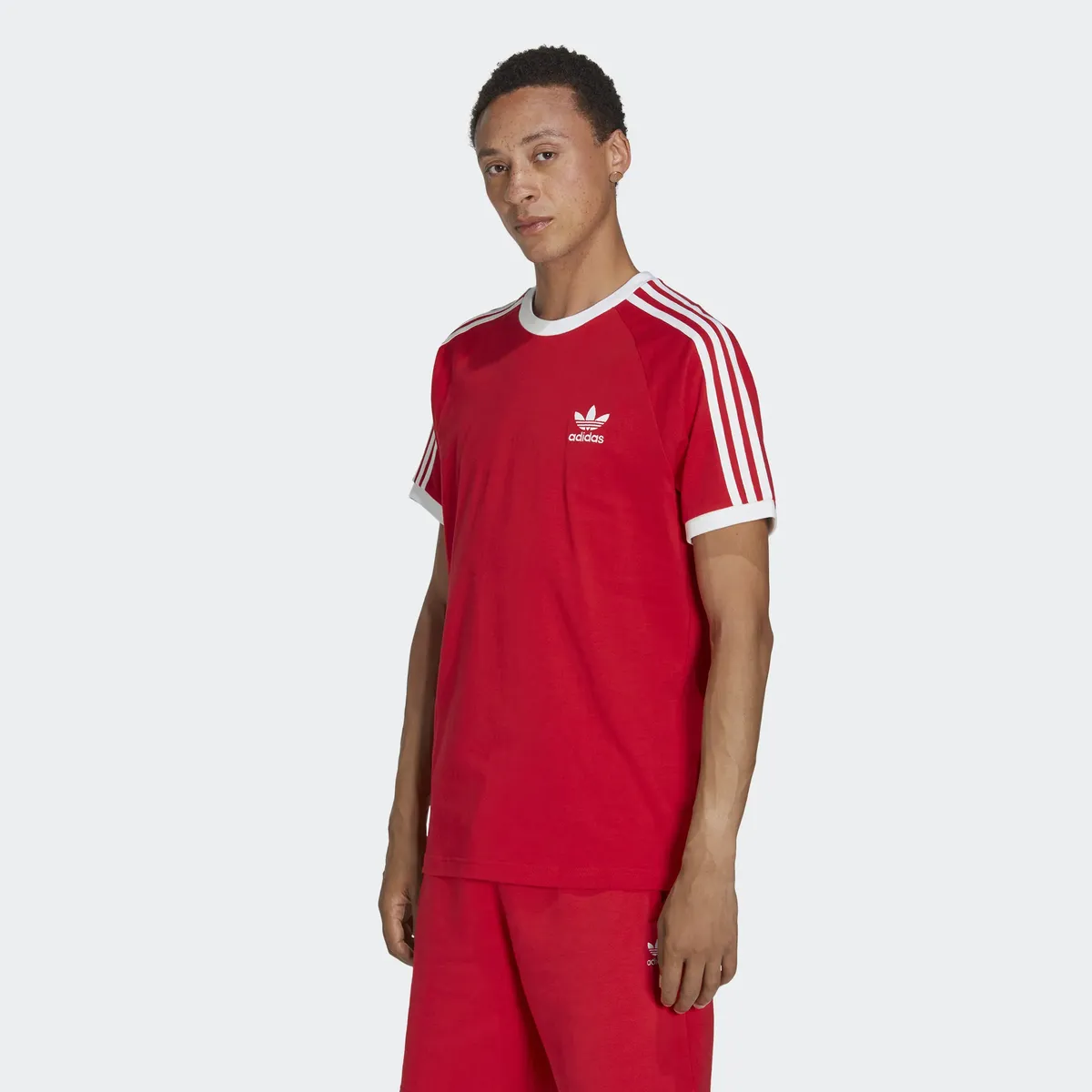 

Футболка Adidas Originals "3-ПОЛОСКИ", цвет Better Scarlet