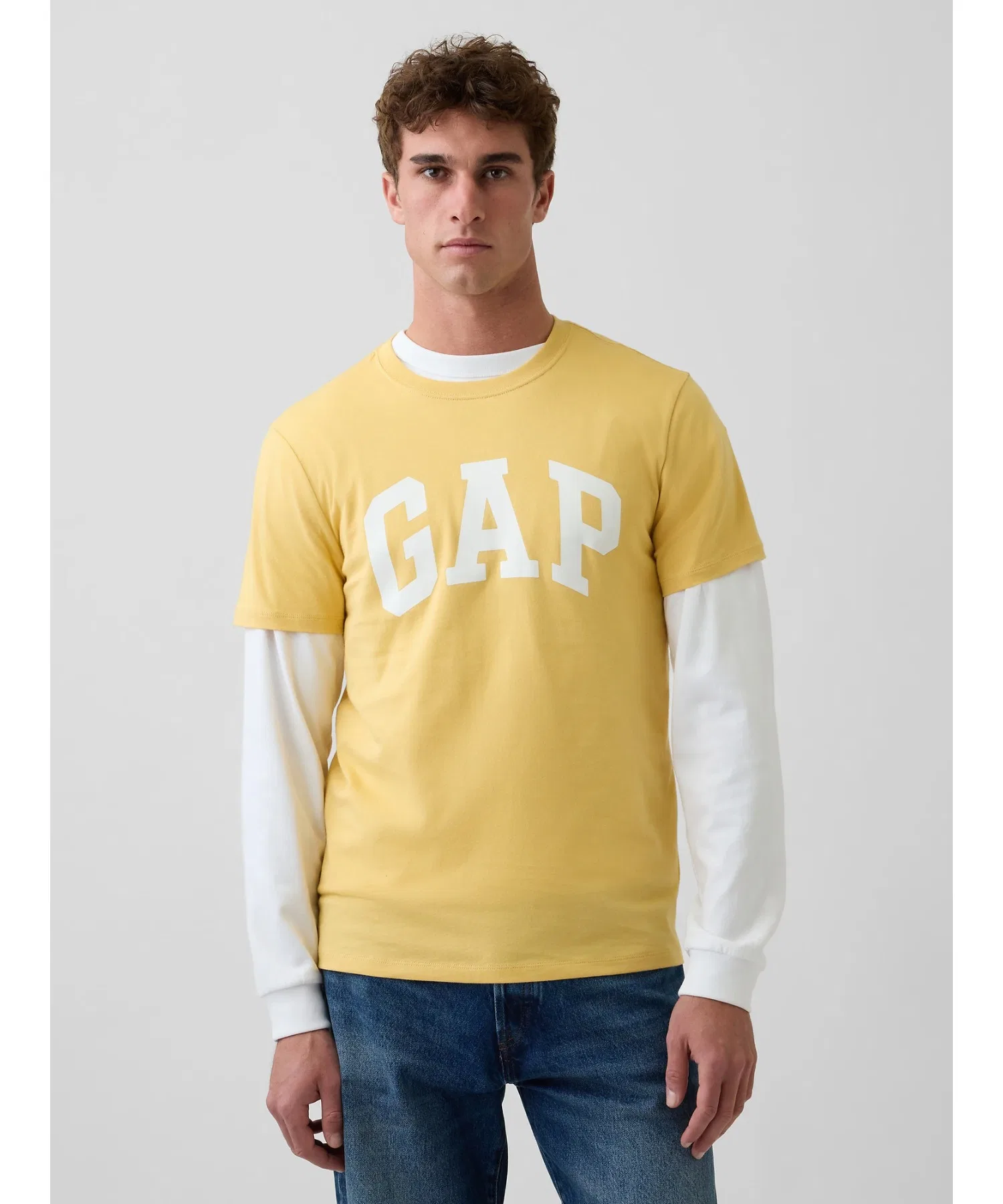 Унисекс футболка GAP с логотипом жёлтого цвета