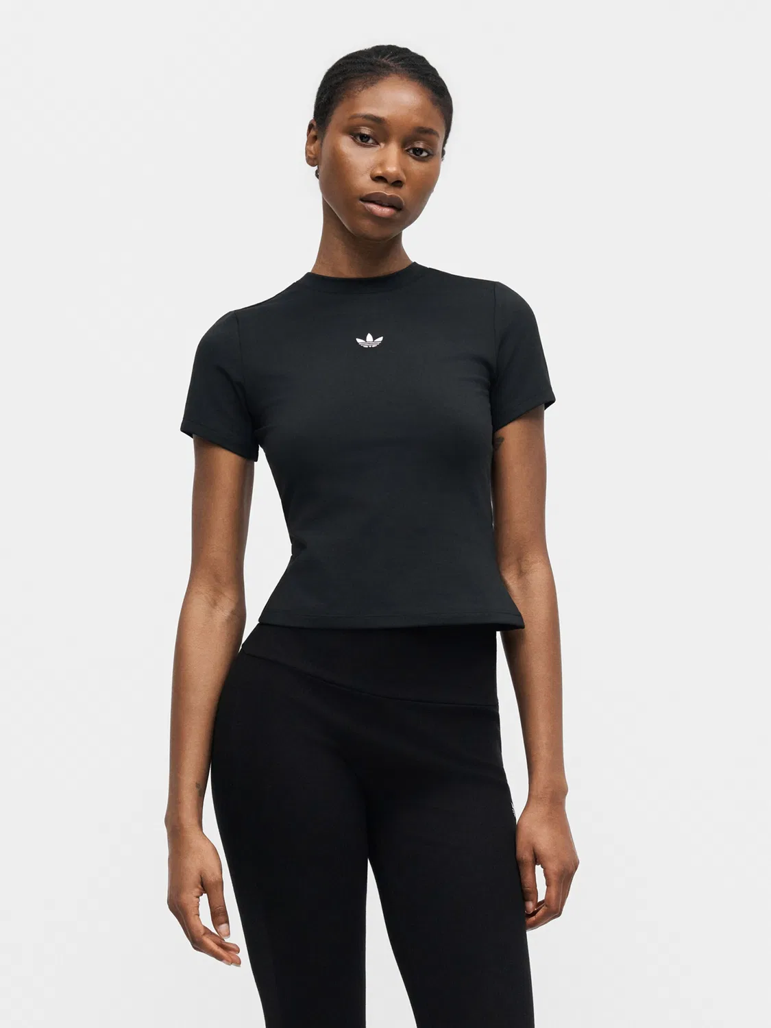 Футболка Adidas Originals ESS черного цвета — фото 3