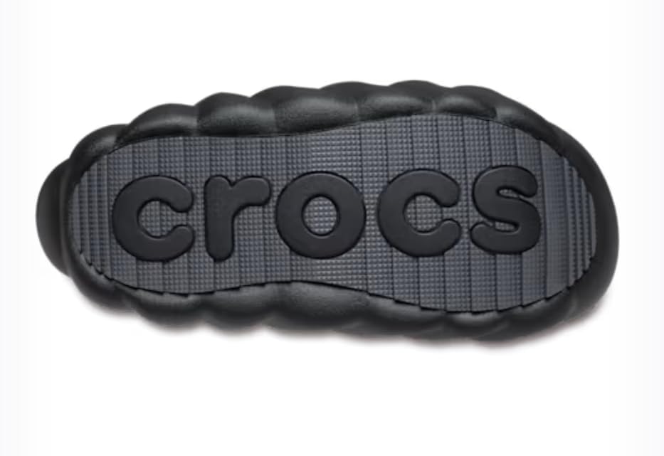 Унисекс тапочки Crocs Overpuff Shorty для взрослых, черный — фото 4